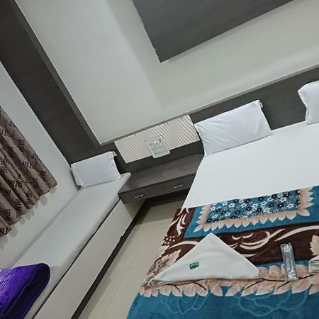 Hotel Shri Sai Darshan Sirdi Kültér fotó