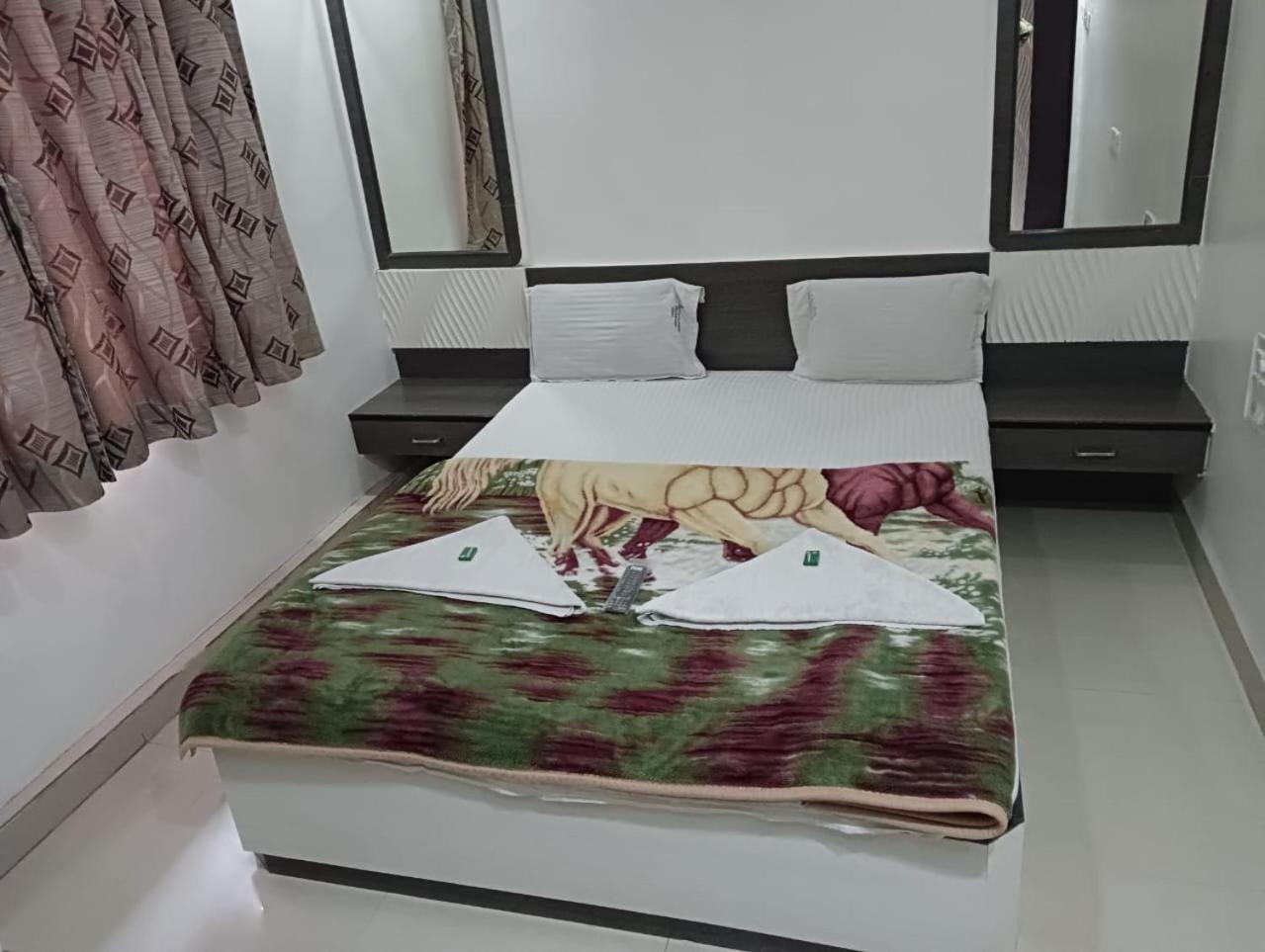 Hotel Shri Sai Darshan Sirdi Kültér fotó
